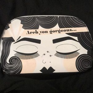 BENEFIT COSMETIC/ MAKE UP TRAVEL ZIPPER bag
